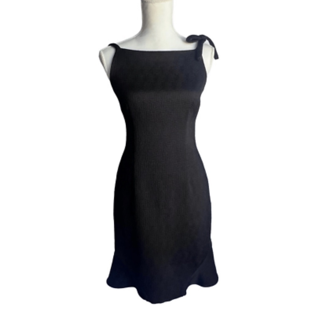 🤩 Vintage David Meister LBD. 6. Fitted with flared hem and one shoulder bow.​​